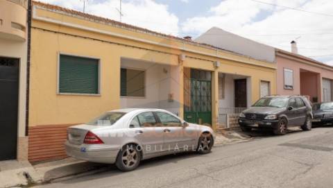 Conjunto 3 Moradias Independentes, Alpiarça – Ideal para Remodelação-Potencial de Rentabilidade