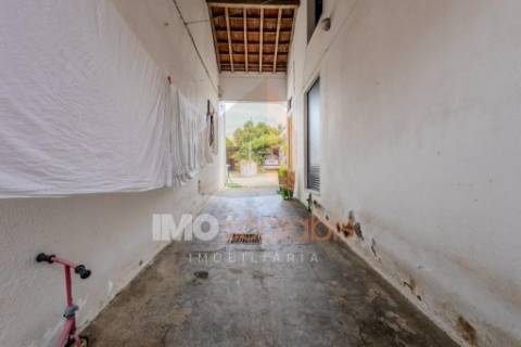 Conjunto 3 Moradias Independentes, Alpiarça – Ideal para Remodelação-Potencial de Rentabilidade