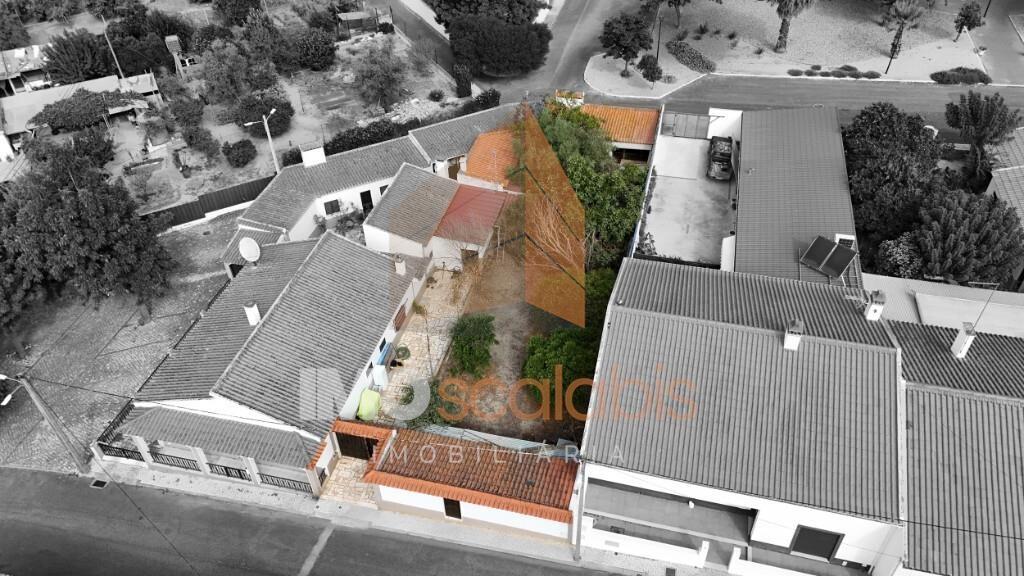 Lote de Terreno Urbano com Casa de Habitação em Vale de Cavalos, Chamusca