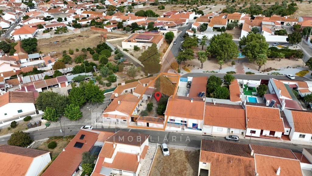 Lote de Terreno Urbano com Casa de Habitação em Vale de Cavalos, Chamusca