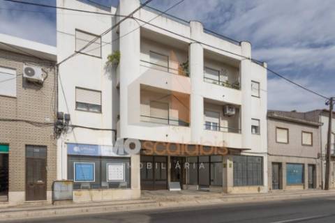 Arrendamento – Loja 80 m² | Localização Premium no Centro de Alpiarça