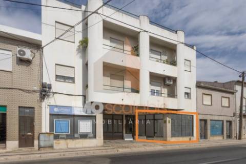 Arrendamento – Loja 80 m² | Localização Premium no Centro de Alpiarça