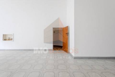 Arrendamento – Loja 80 m² | Localização Premium no Centro de Alpiarça