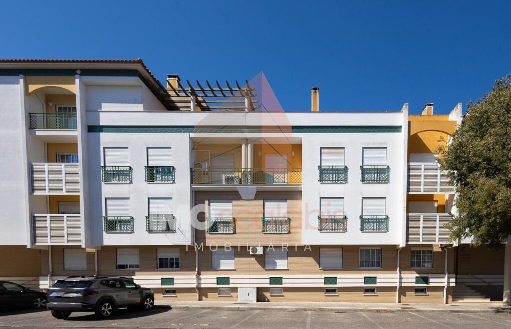 Apartamento T2, zona central, Almeirim