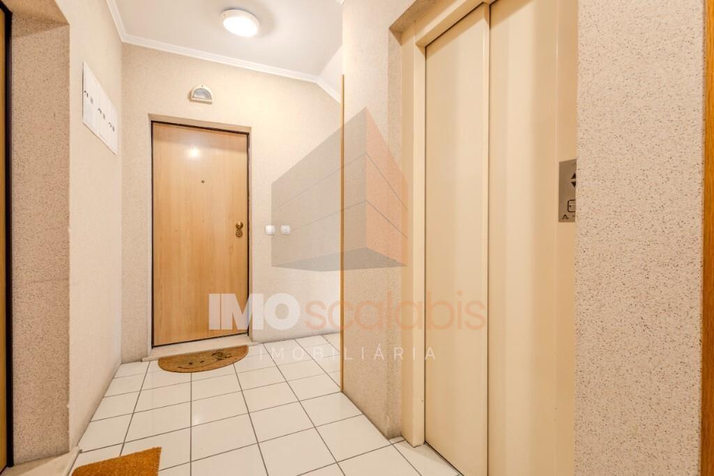 Apartamento T2, zona central, Almeirim