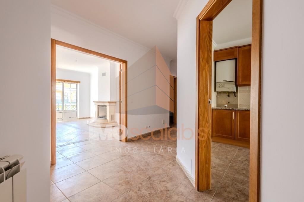 Apartamento T2, zona central, Almeirim
