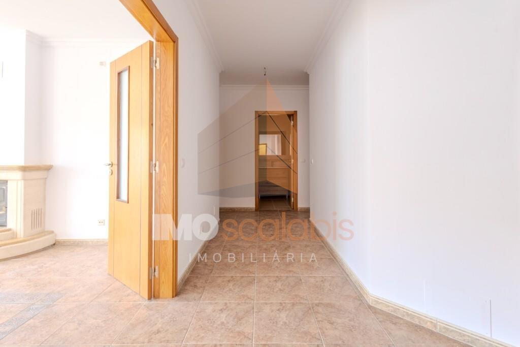 Apartamento T2, zona central, Almeirim