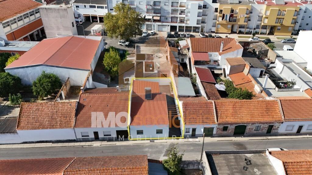Moradia T2 Térrea com Quintal – Almeirim