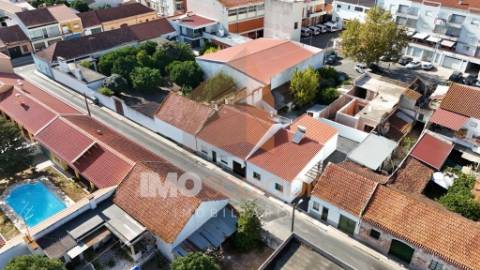 Moradia T2 Térrea com Quintal – Almeirim