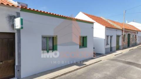 Moradia T2 Térrea com Quintal – Almeirim