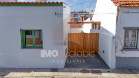 Moradia T2 Térrea com Quintal – Almeirim