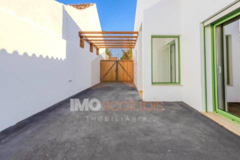 Moradia T2 Térrea com Quintal – Almeirim