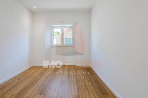 Moradia T2 Térrea com Quintal – Almeirim