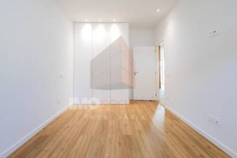 Moradia T2 Térrea com Quintal – Almeirim