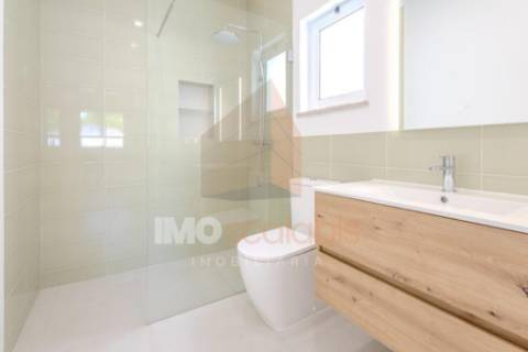 Moradia T2 Térrea com Quintal – Almeirim