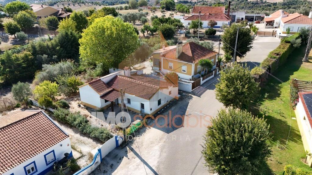 Moradia T2 com Terreno – Casais da Aroeira, Santarém