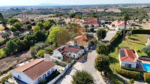 Moradia T2 com Terreno – Casais da Aroeira, Santarém