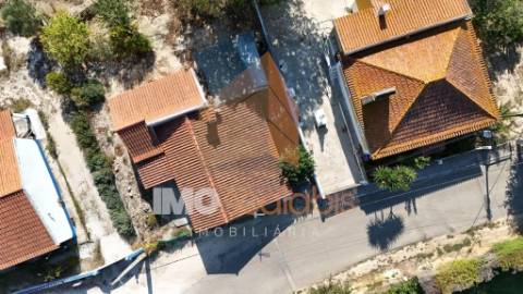 Moradia T2 com Terreno – Casais da Aroeira, Santarém