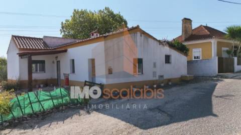 Moradia T2 com Terreno – Casais da Aroeira, Santarém