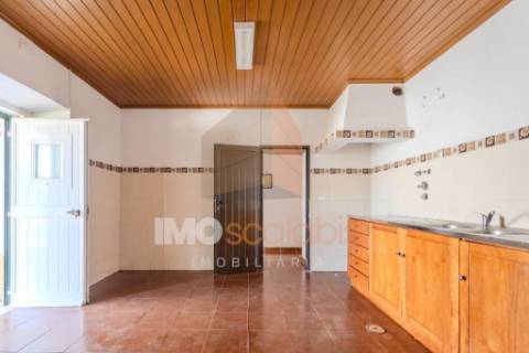 Moradia T2 com Terreno – Casais da Aroeira, Santarém