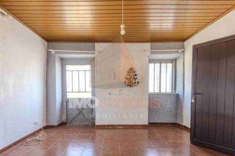 Moradia T2 com Terreno – Casais da Aroeira, Santarém