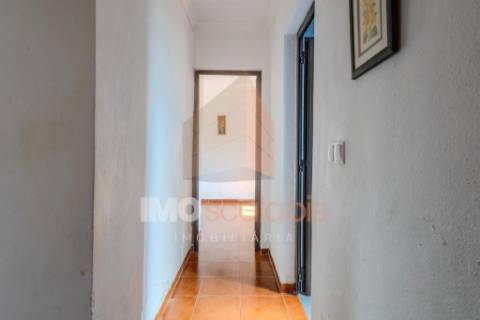 Moradia T2 com Terreno – Casais da Aroeira, Santarém