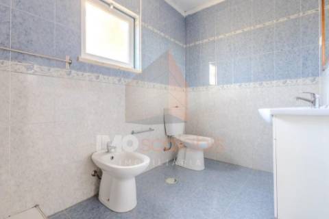 Moradia T2 com Terreno – Casais da Aroeira, Santarém