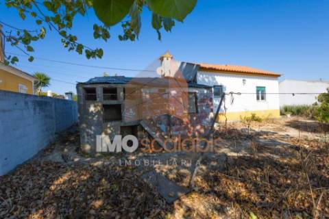 Moradia T2 com Terreno – Casais da Aroeira, Santarém