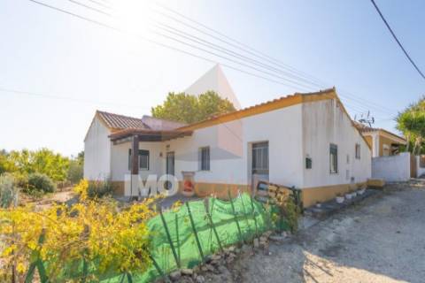 Moradia T2 com Terreno – Casais da Aroeira, Santarém