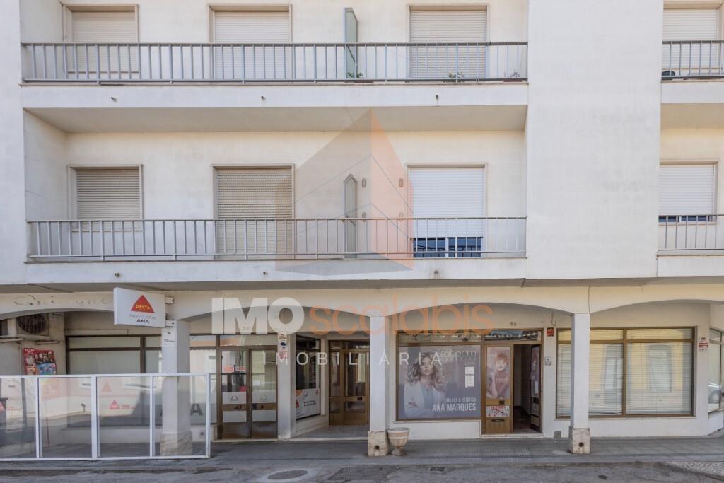 Loja no centro de Alpiarça – 68m² | Comércio ou Habitação