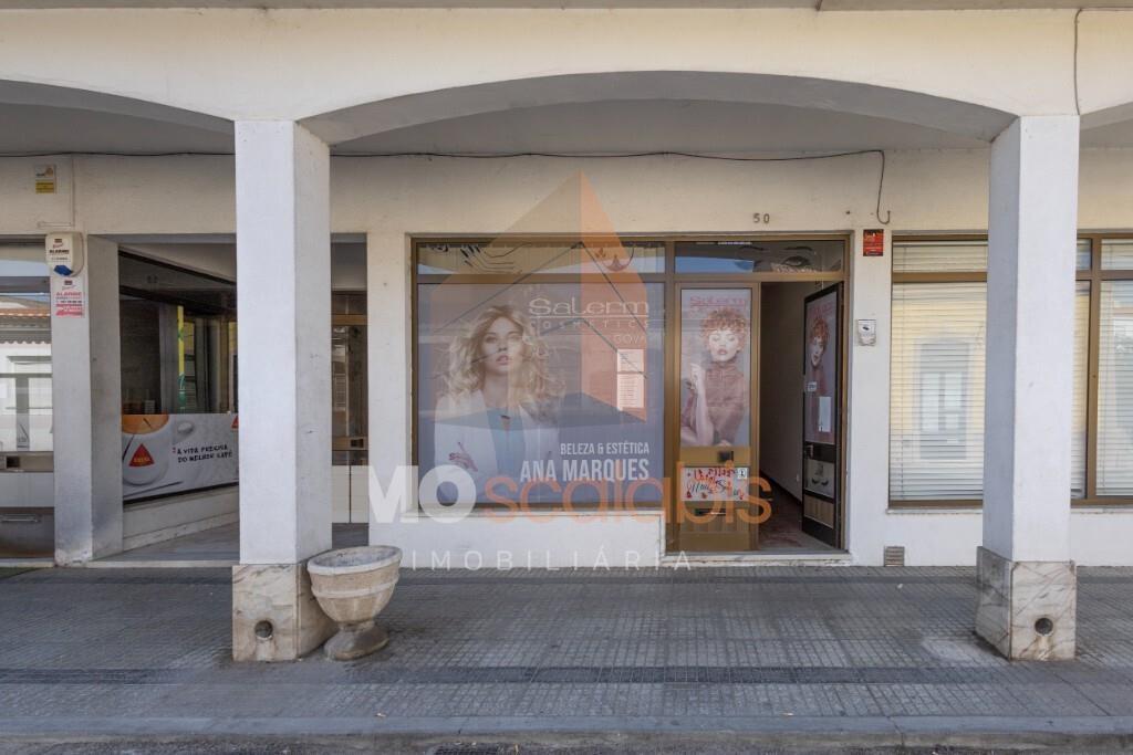 Loja no centro de Alpiarça – 68m² | Comércio ou Habitação