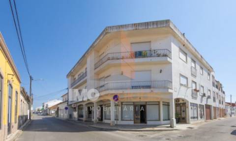 Loja no centro de Alpiarça – 68m² | Comércio ou Habitação