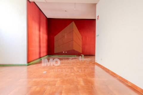 Loja no centro de Alpiarça – 68m² | Comércio ou Habitação