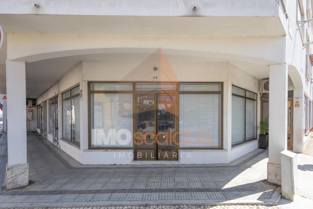 Loja no centro de Alpiarça – 46 m² | Comércio ou Habitação