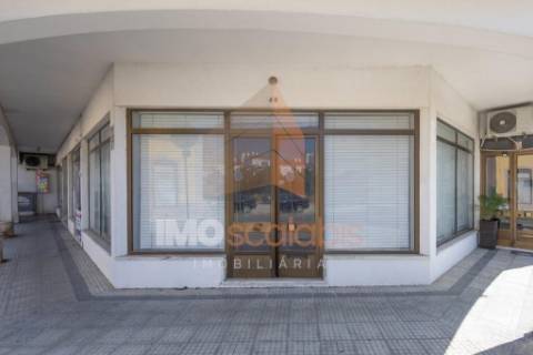 Loja no centro de Alpiarça – 46 m² | Comércio ou Habitação