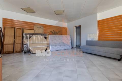 Loja no centro de Alpiarça – 46 m² | Comércio ou Habitação