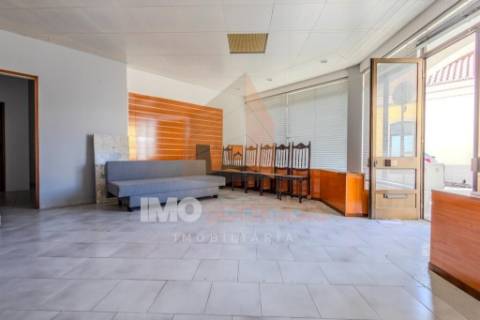 Loja no centro de Alpiarça – 46 m² | Comércio ou Habitação