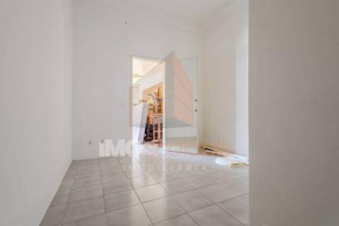 Loja no centro de Alpiarça – 46 m² | Comércio ou Habitação