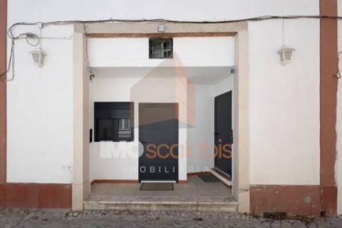 Moradia Reabilitada no Coração de Santarém – Planalto