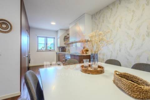 Apartamento T3 com Varanda e Estacionamento – Casais da Alagoa, Santarém