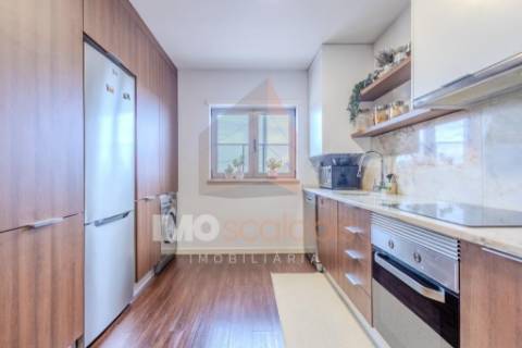 Apartamento T3 com Varanda e Estacionamento – Casais da Alagoa, Santarém