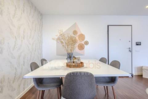 Apartamento T3 com Varanda e Estacionamento – Casais da Alagoa, Santarém