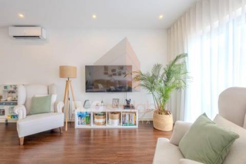 Apartamento T3 com Varanda e Estacionamento – Casais da Alagoa, Santarém