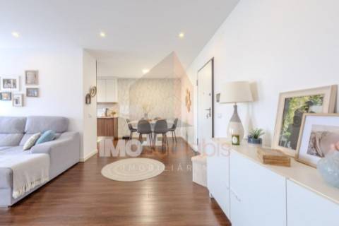 Apartamento T3 com Varanda e Estacionamento – Casais da Alagoa, Santarém