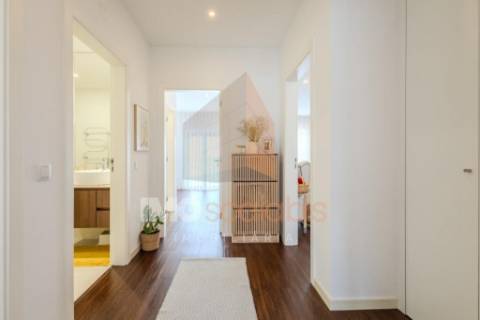 Apartamento T3 com Varanda e Estacionamento – Casais da Alagoa, Santarém