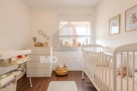 Apartamento T3 com Varanda e Estacionamento – Casais da Alagoa, Santarém