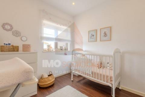 Apartamento T3 com Varanda e Estacionamento – Casais da Alagoa, Santarém