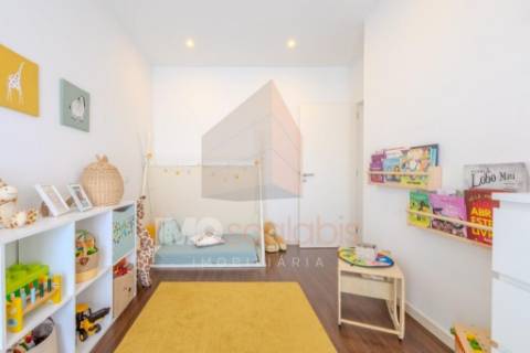 Apartamento T3 com Varanda e Estacionamento – Casais da Alagoa, Santarém