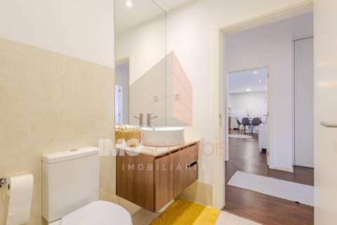 Apartamento T3 com Varanda e Estacionamento – Casais da Alagoa, Santarém