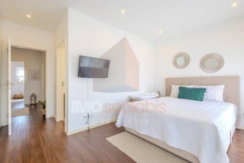 Apartamento T3 com Varanda e Estacionamento – Casais da Alagoa, Santarém